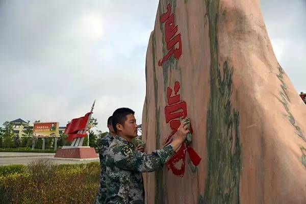 "改革调整中,融入一支英模部队就是获得一座精神宝库,用好他们带来的