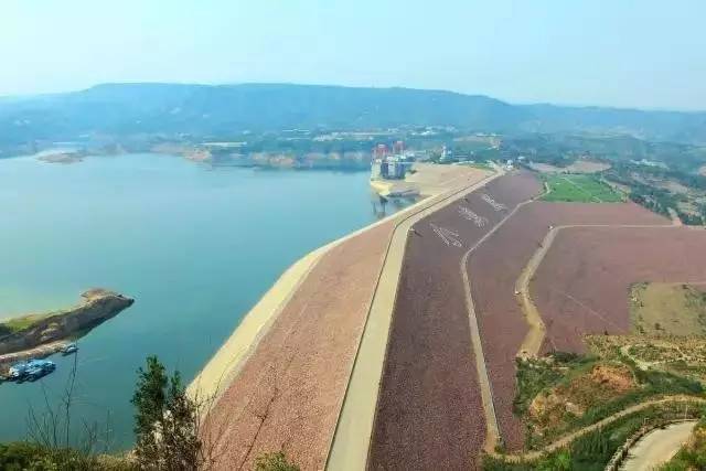 由小浪底大坝,荆紫山,八里峡,三门峡大坝4个片区,13个景区组成.