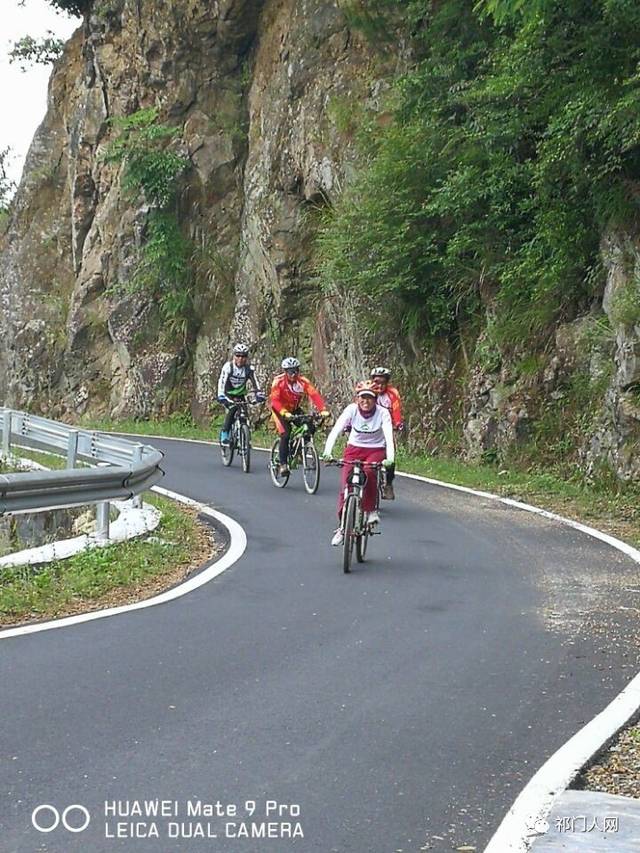 长陔岭山路真的很长,而且连续180度急转弯加陡坡,转过来转过去,坐车不