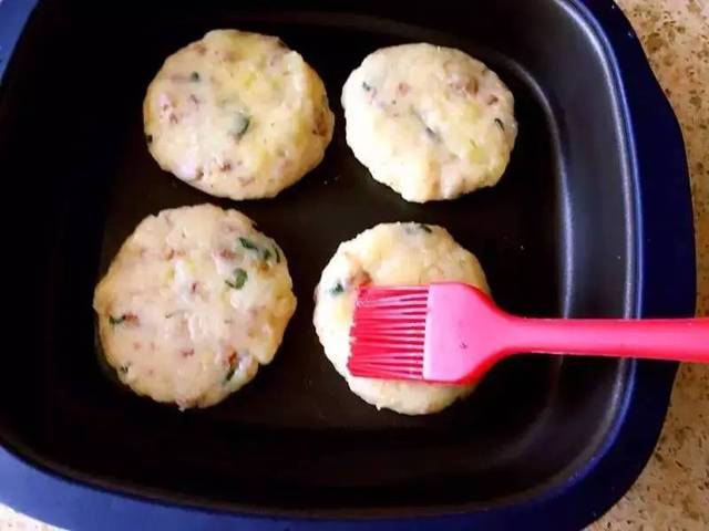 【特百惠微烤锅食谱】土豆牛肉饼