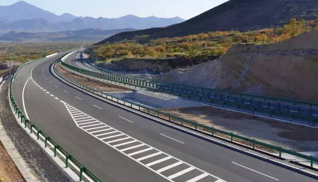 保沧高速公路是沧榆高速(国家高速编号g1812)的一部分,是河北省"五纵