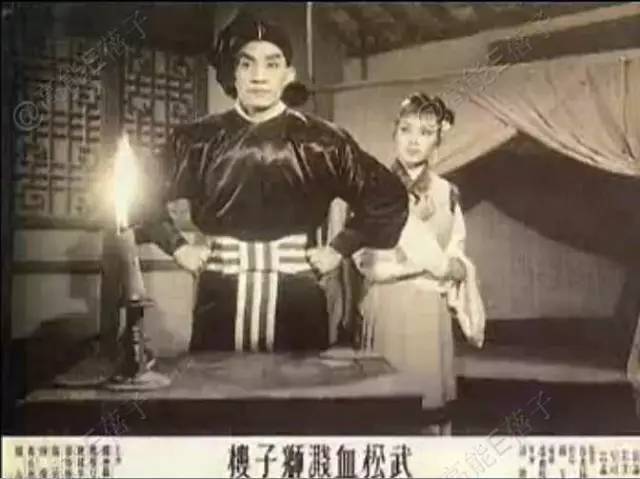 除了粤剧表演,关德兴在1947年后,拍了多部电影.