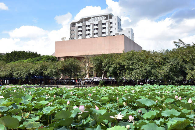 2017届五邑大学毕业典礼 青春将散场,我们却不愿说再见.