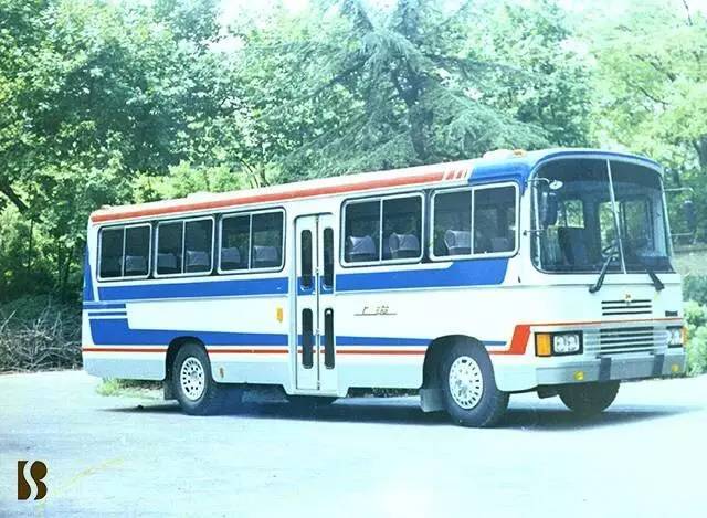 1987年上海客车厂制造的sk-642le1团体客车.