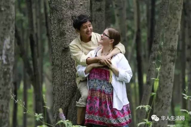 当中国小伙娶了外国姑娘拍下婚纱照.