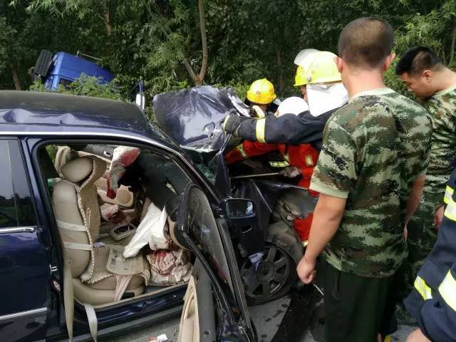 京台高速廊坊段发生重大车祸,好几个站口全部封闭!注意绕行!