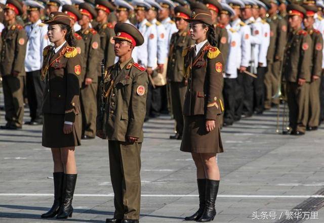 世界上有5个国家的军服仍旧沿用红领章中国曾经也有