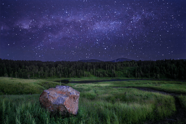 比草原更好看的是内蒙古夜晚的天空