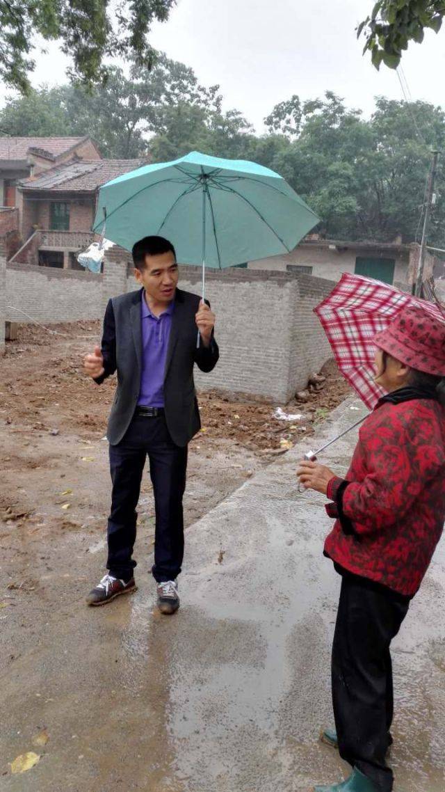 在杨小龙刚到马渡王村,正是脱贫工作"调查摸底"的关键时期,而且村里的