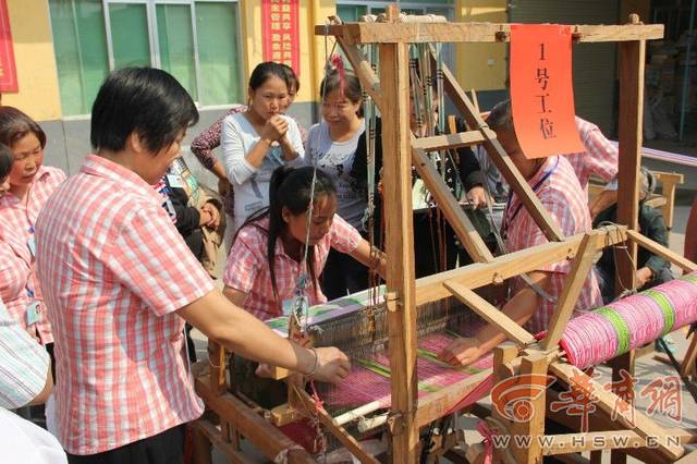 蒲城织女重拾土织布技艺 织出亮丽的风景线(组图)