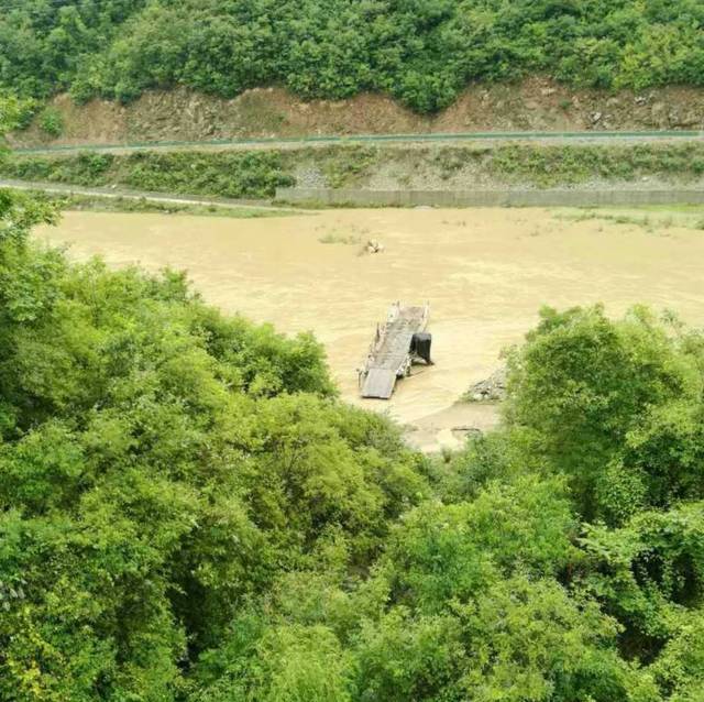 略阳县乐素河镇徐家坝村王家沟渡口过河难