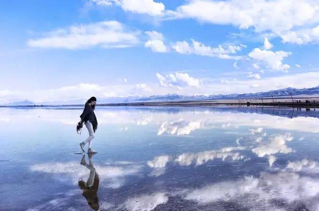 湖水一望无际,湛蓝清澈与天相接 塔尔寺位于青海省西宁市西南25公里处