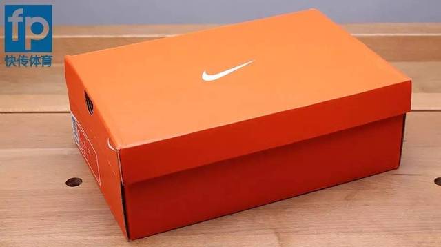 橘红色鞋盒