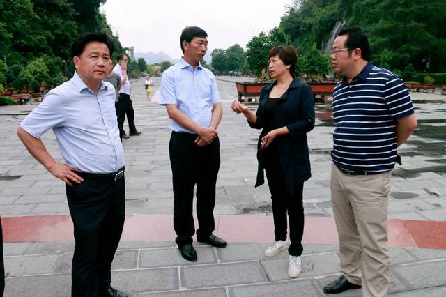 毕节市委副书记尹志华考察织金洞景区旅游工作