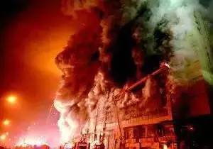 案例10:新疆克拉玛依友谊馆火灾  1994年12月7日,新疆自治区教委组织
