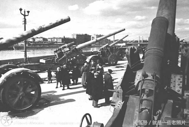 德军榴弹炮,应该是210毫米的mrs榴弹炮.