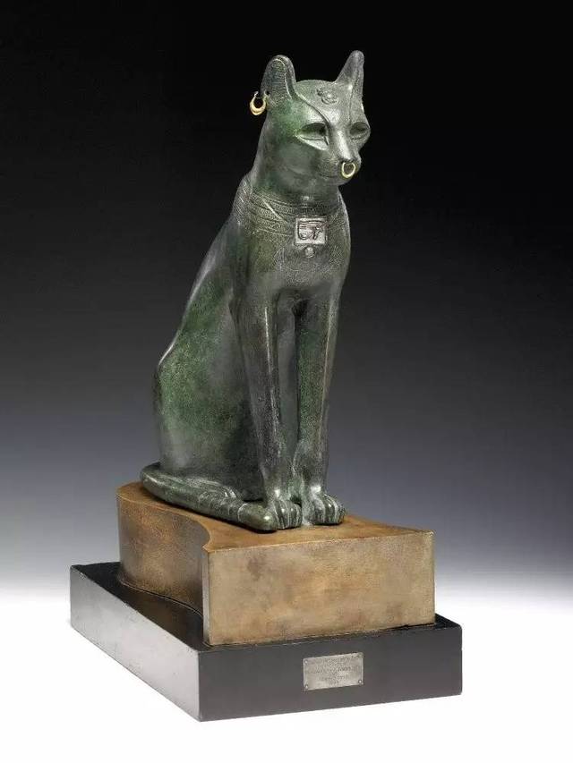 猫神叫做贝斯特(bastet),她 最初是战争女神赛克迈特(sekhmet),在神话