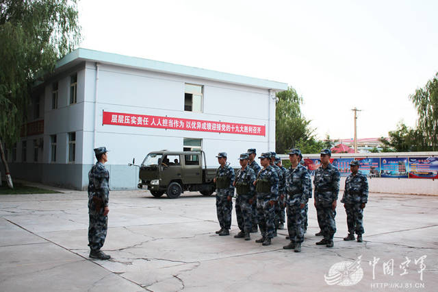 西部战区空军雷达某旅基层雷达站组织应急小分队演练