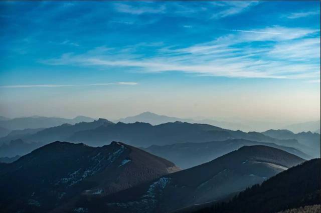 五台山延绵的山脉.摄影:大三