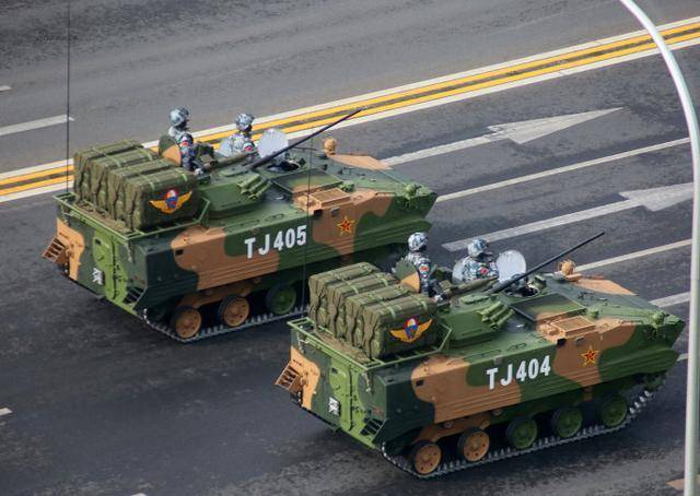 03式伞兵战车 中国空降兵逐步实现重装化,包括;03式伞兵战车在内的