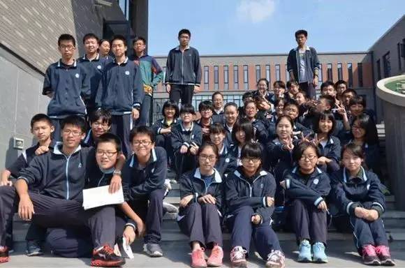上海最丑的校服到底是哪个学校?你的母校中招了吗?