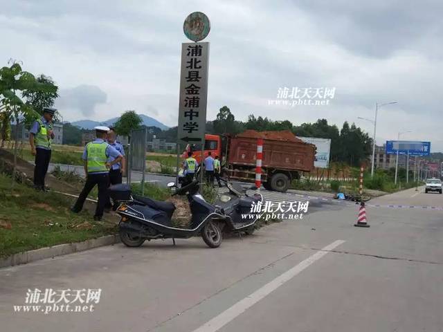 浦北惨烈车祸一人当场死亡,场面血腥!慎入