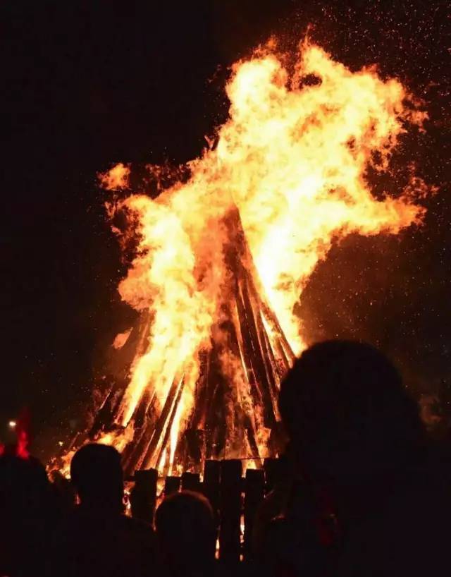 激情:第二届小凉山火把节火热来袭!狂欢模式再度开启