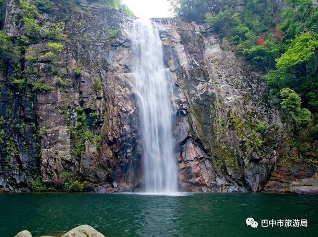 躲过了春运人潮,却没躲过进巴中光雾山的避暑大军!