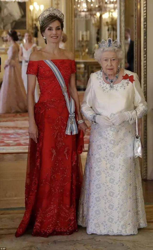 全球王室两大时尚女魔头的"世纪大对决"上演,欧洲王室