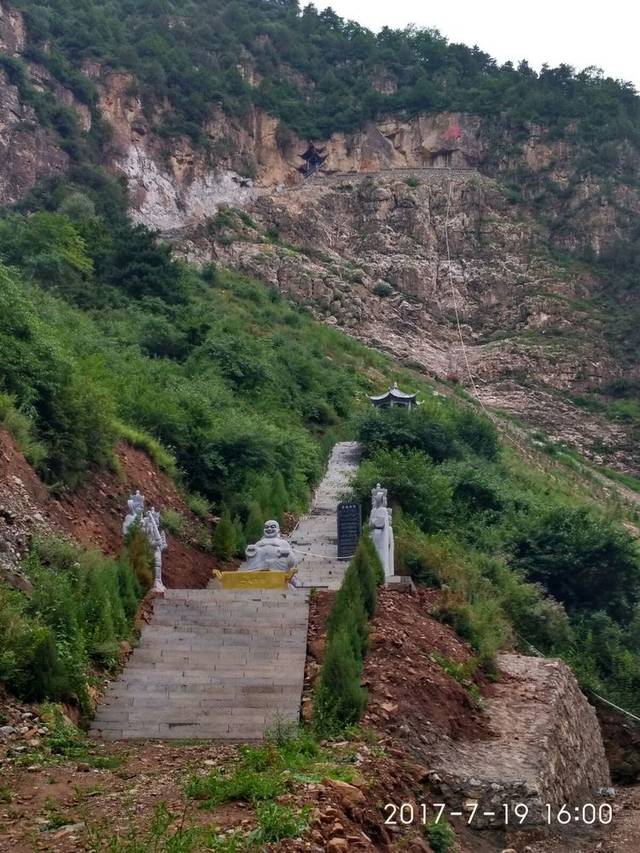 正在建设中的佛子山景区