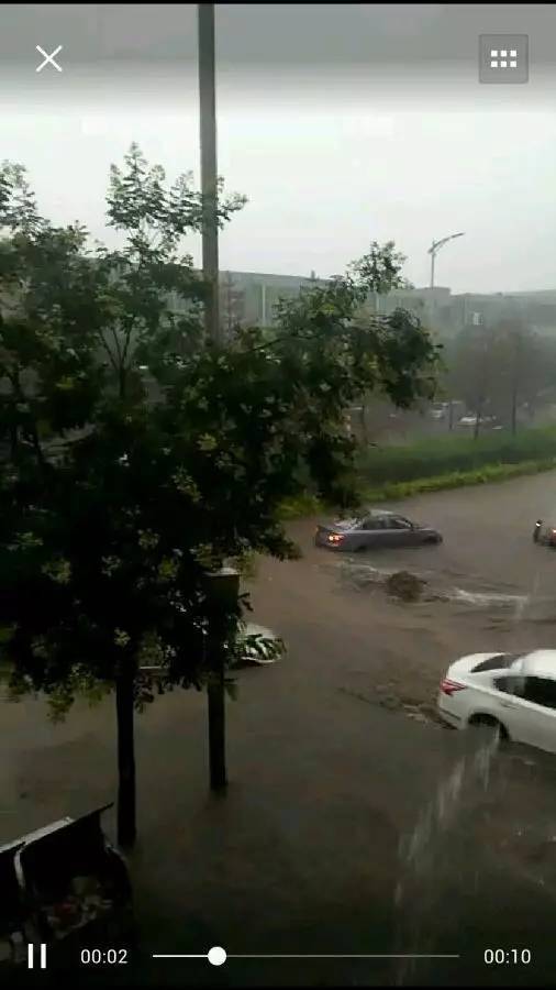 朔州,怀仁,山阴多地下大雨,暴雨,街上全是水!未来几天,怀仁中雨 小雨.