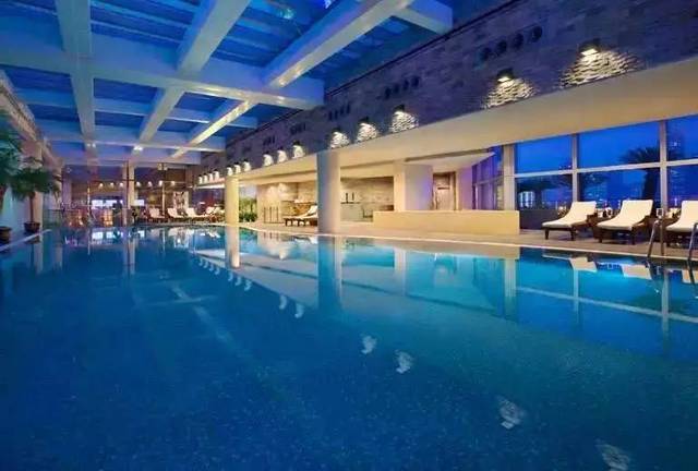 约一夏!沪上18家奢华星级酒店泳池,城中心最凉的度假乐园