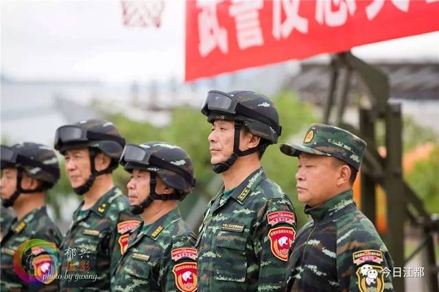 骄傲| 沙场秋点兵,江都好男儿站在武警特警方队指挥车