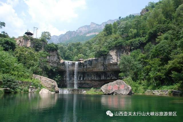 是集青山,碧水,峡谷,洞穴,地质,人文等于一体的原生态自然风景区