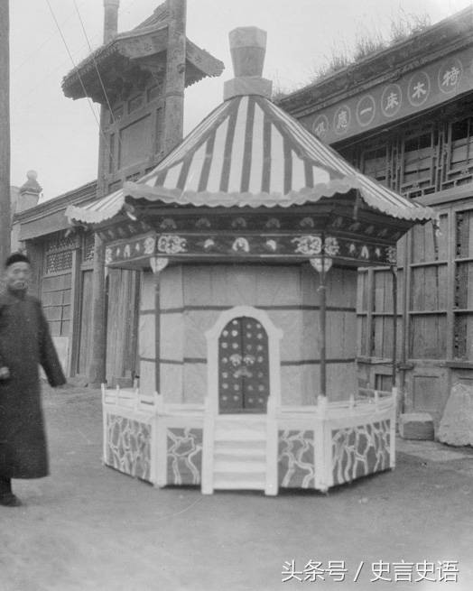 1926年老照片,手艺人为葬礼做的纸人纸车,还有凯迪拉克