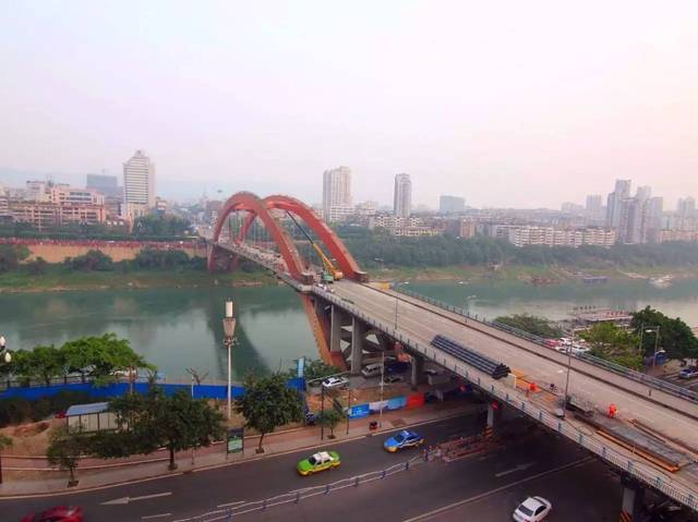 清晨的南门桥(图/曾长中)