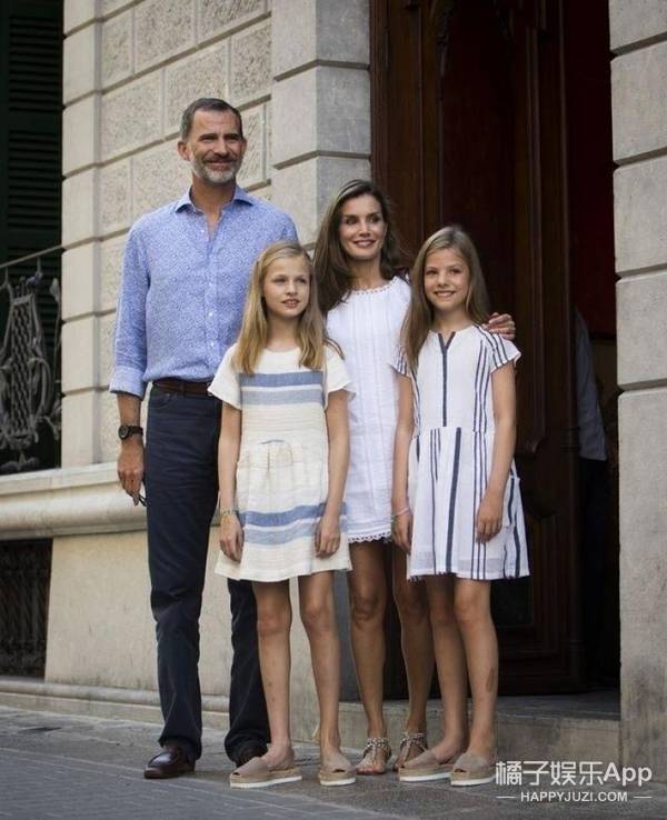 西班牙王室开启度假模式,小公主穿平价品牌Za