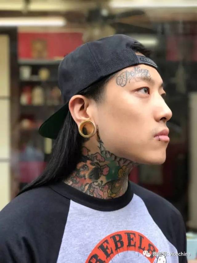 发现他们基本上都从业于几个固定的行当:纹身师,rapper,时尚圈 ——