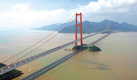 西堠门大桥是连接舟山本岛与宁波的舟山连岛工程五座跨海大桥中技术