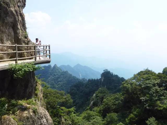 老子归隐得名老君山,十里画屏云海日出美景,现在去还免高速费!