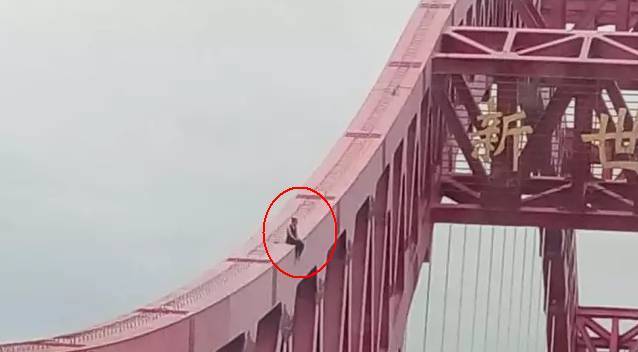痛心!赣州新世纪大桥一女子跳桥身亡
