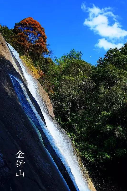 夏天,初秋是佛光出现较为频繁的时段 金钟山美景