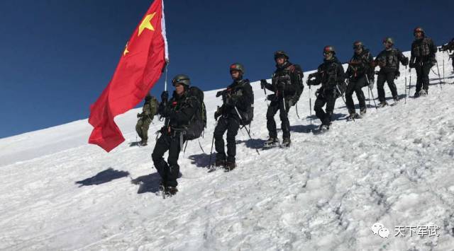 不畏艰险!中国军人登顶欧洲第一高峰!