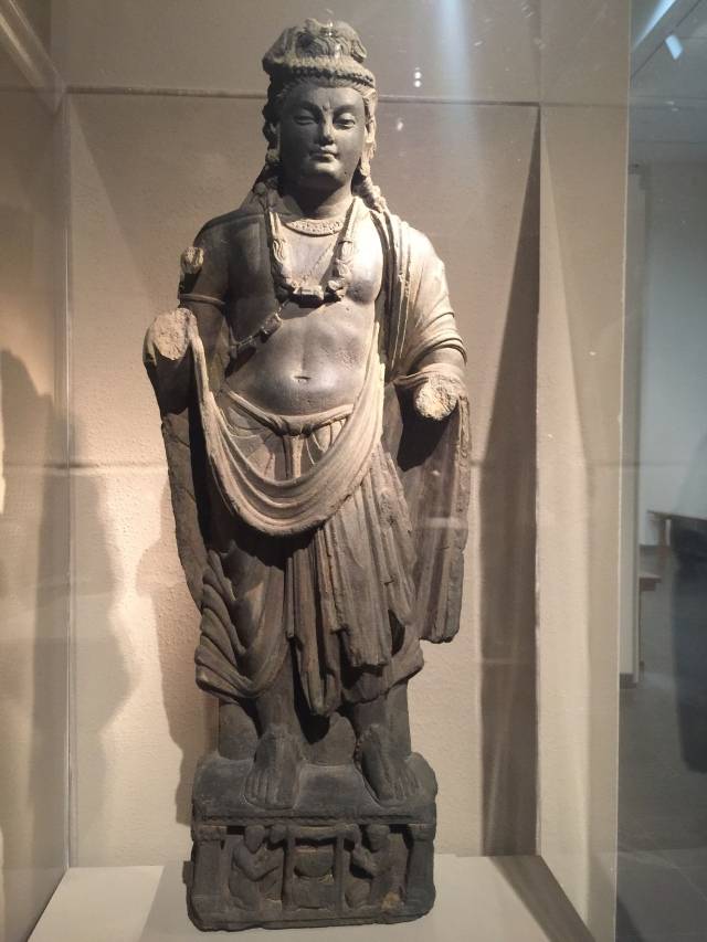 阿富汗出土的一块佛教浮雕 和中国中古信仰有