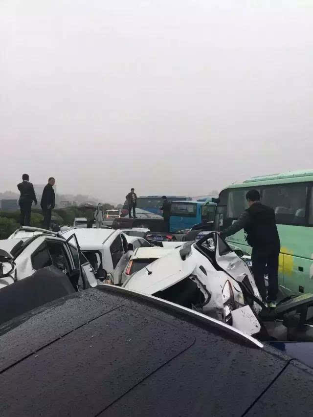 刚刚发生!沪蓉高速常州段重大车祸!