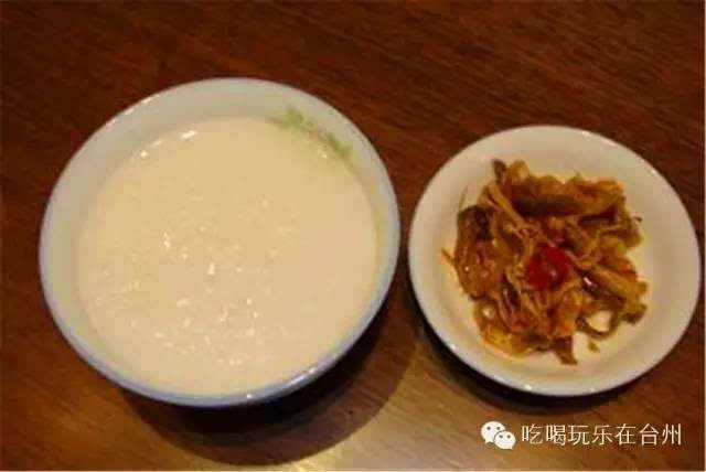 稀饭咸菜,晚上把米泡好,早上半小时就能吃了