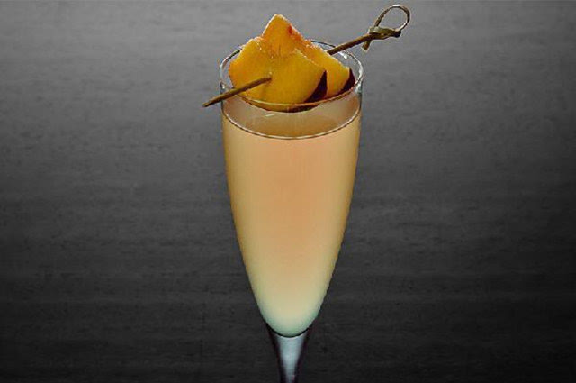 bellini:贝利尼鸡尾酒