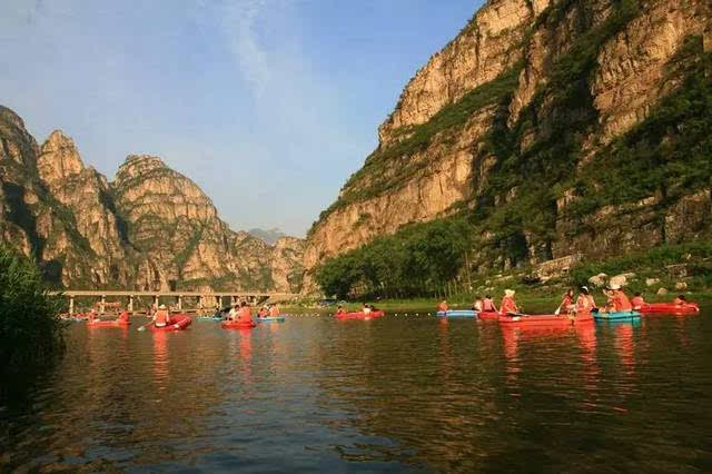 野三坡是涞水县的著名旅游景点,山水相间,景美人更美!