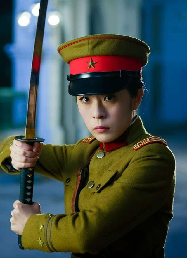 在《雅典娜女神》中,李蓓蕾饰演日本女军官深谷幽兰,堪比当年梅艳芳