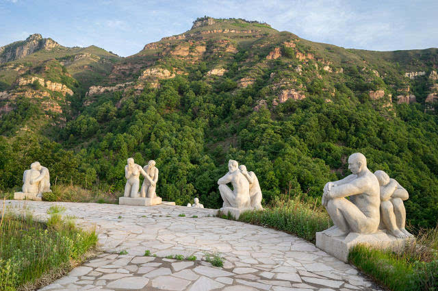 中国爱情山—河北邢台天河山惊现"生命之柱"